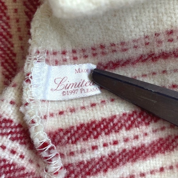 VTG AMERICAN GIRL 1997 Pleasant Company Limited Edition Kirsten's Skating Coat - Picture 6 of 7